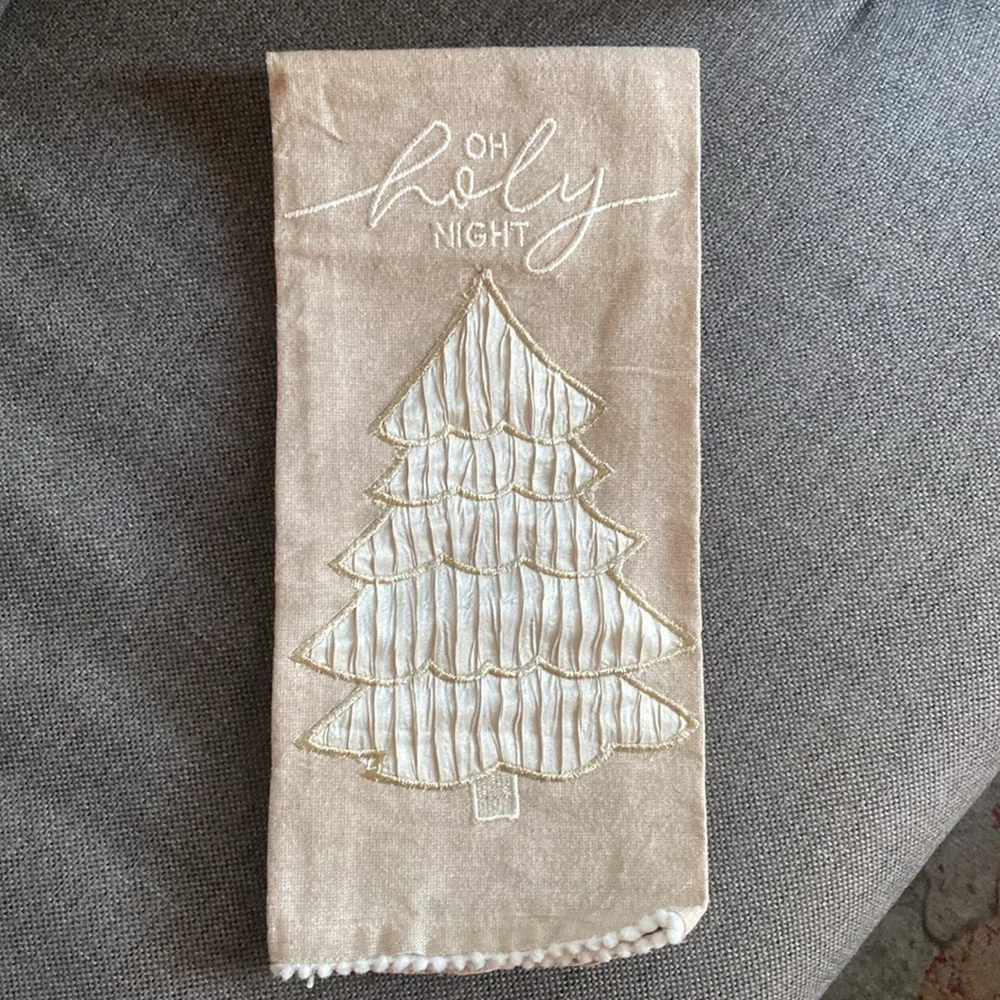 NWOT Christmas Dish Towels Neutrals Farmhouse Shabby Chic Tan White Beige